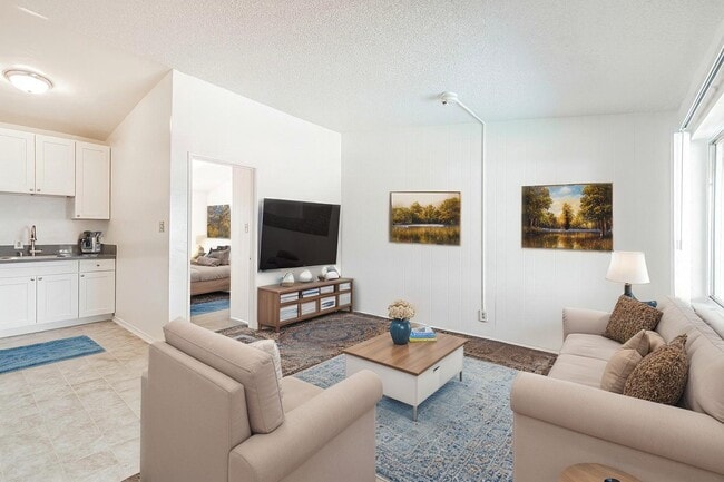 Building Photo - Downey Villas