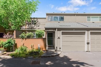 Building Photo - 2 Bedroom, 1.5 Bathroom Townhome-Style Condo in Tanasbrook, Near Tanasbourne!