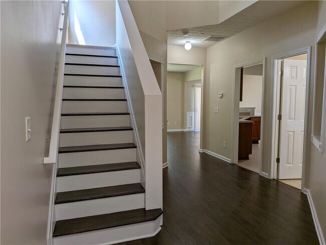 Building Photo - 4624 Windale Dr NW
