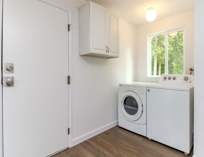 Building Photo - Four Bedroom House Near Camelot Park