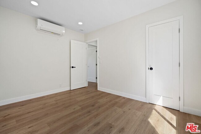 Building Photo - 21009 Saticoy St