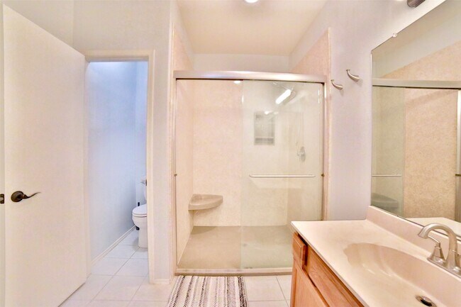 Building Photo - 532 Wilcrest Dr