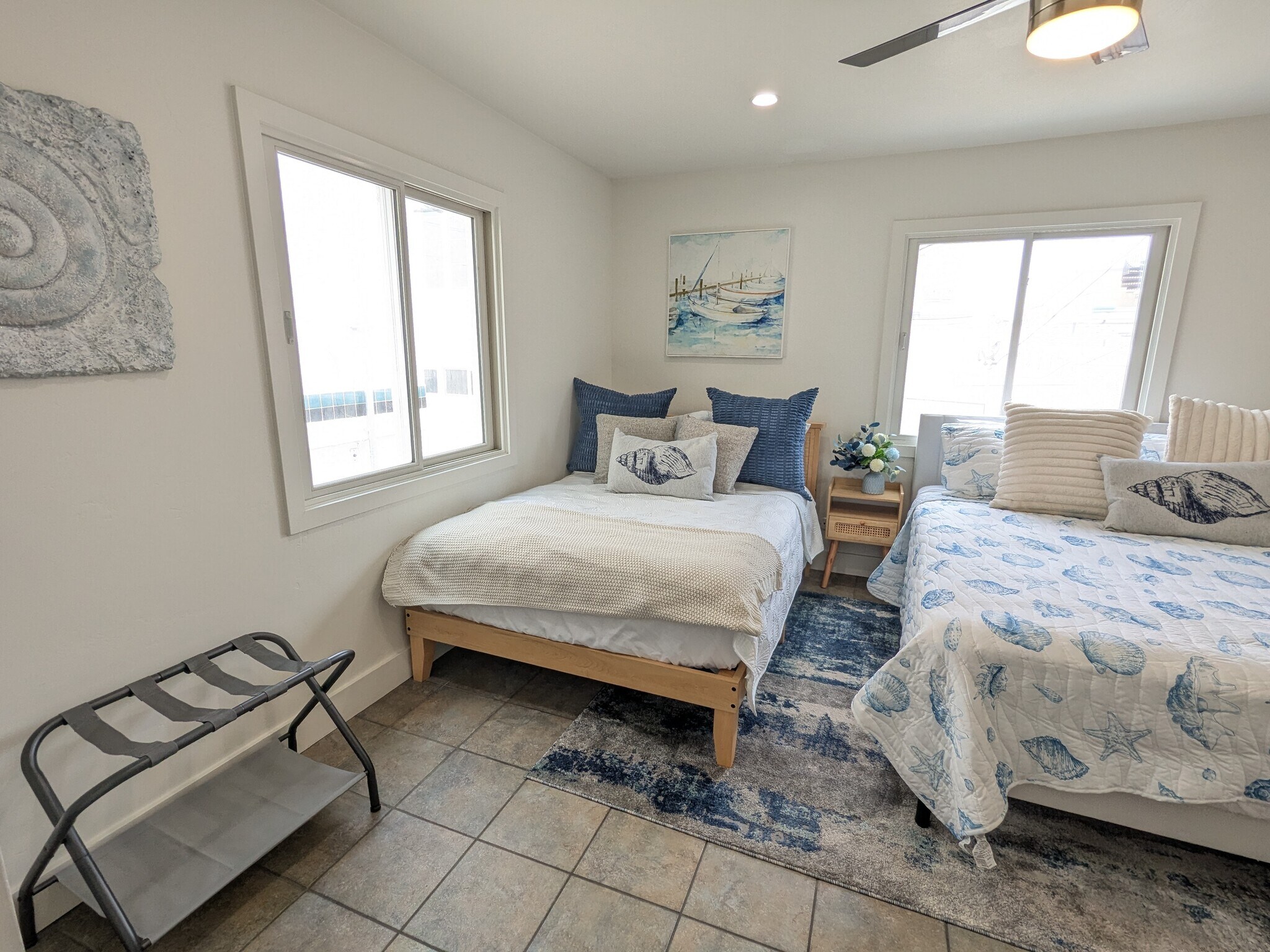 Building Photo - 722 Sunset Ct