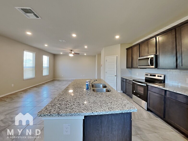 Building Photo - 10118 Agave Azul