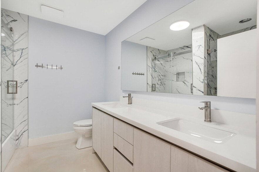 Building Photo - 7351 Valencia Dr