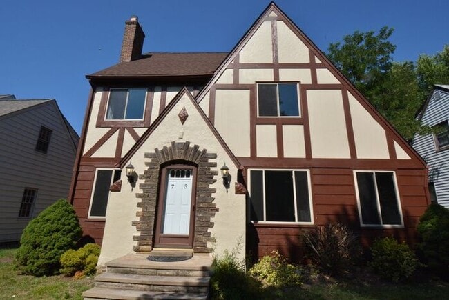 Primary Photo - 4 Bedroom Home For Rent in Euclid Ohio