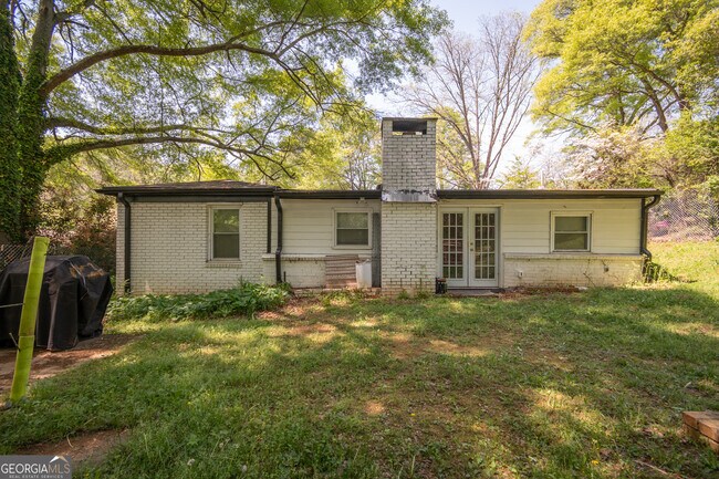 Building Photo - 120 Hillside St