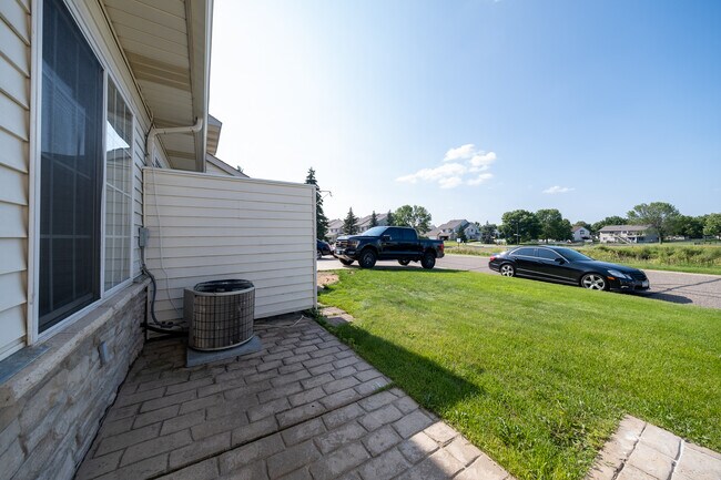 Building Photo - 2246 Flamingo Dr