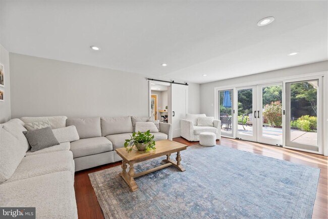 Building Photo - 1621 Clearview Ave