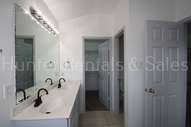 Building Photo - 4910 Donegal Bay Ct