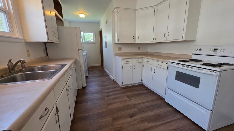 Kitchen - 1817 E Ave NE