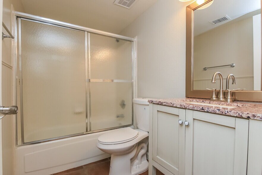 Building Photo - 1755 E Javelina Ave