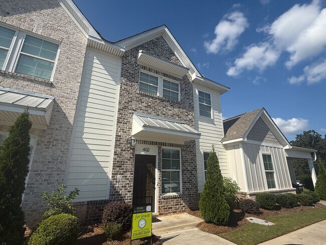 Building Photo - 3855 Academy Dr