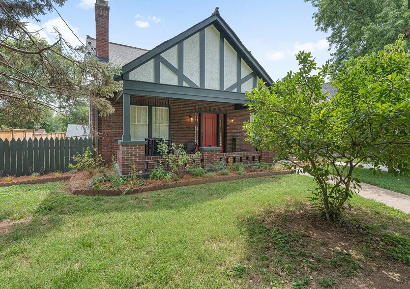 Primary Photo - 1002 Fairwin Ave