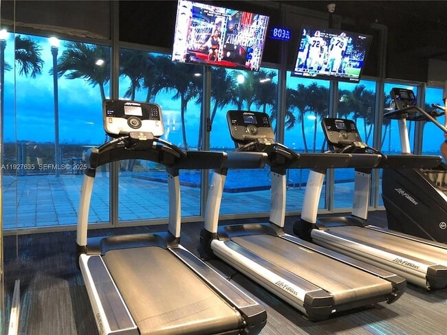 Building Photo - 601 NE 36th St