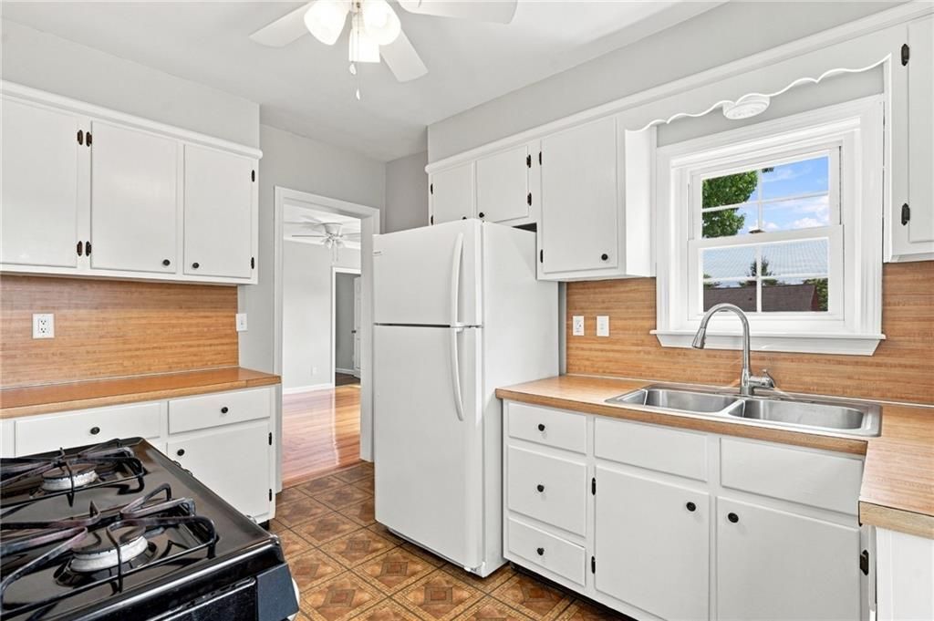 Building Photo - 51 Pettaconsett Ave
