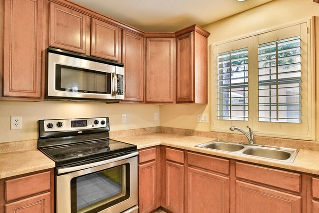 Building Photo - 1852 S Seton Ave