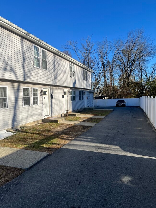 Building Photo - 55 Ridgeway Ave