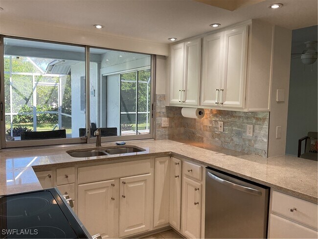 Building Photo - 4587 Flamingo Dr