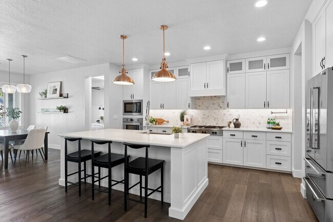 Building Photo - Modern Rustic Luxury Just Minutes from Dow...