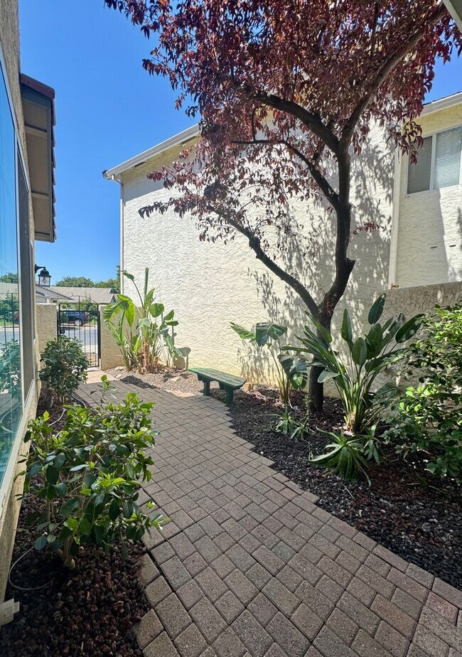 Building Photo - Spacious 2 Bed, 2.5 Bath Home with Loft, Vaulted Ceilings & Private Yard