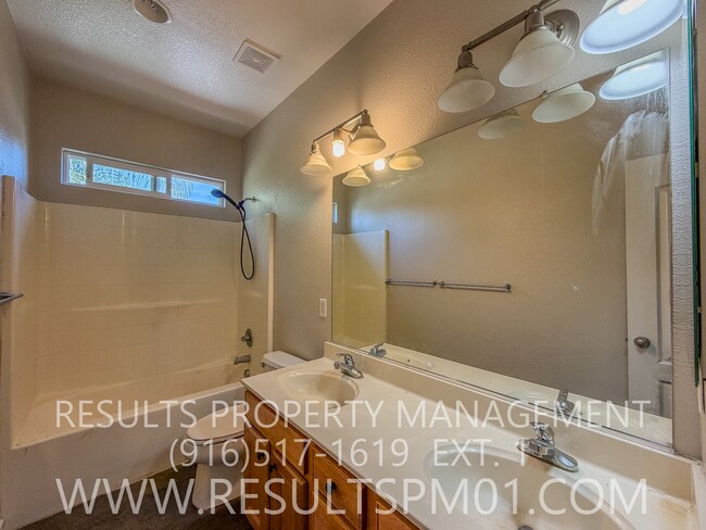 Building Photo - Lovely Sacramento 4 bedroom Home