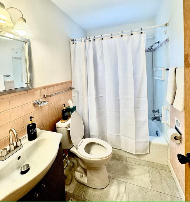 Building Photo - 1062 Glenhill Rd