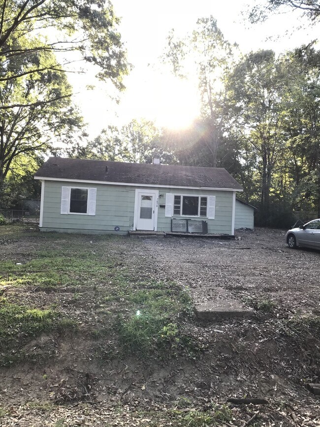 Primary Photo - 3 bdrm 1 Bath home near Millington Elementary