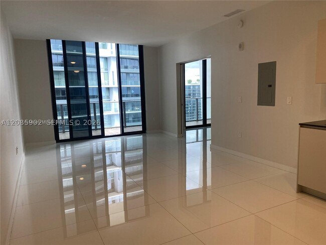 Building Photo - 1010 Brickell Ave
