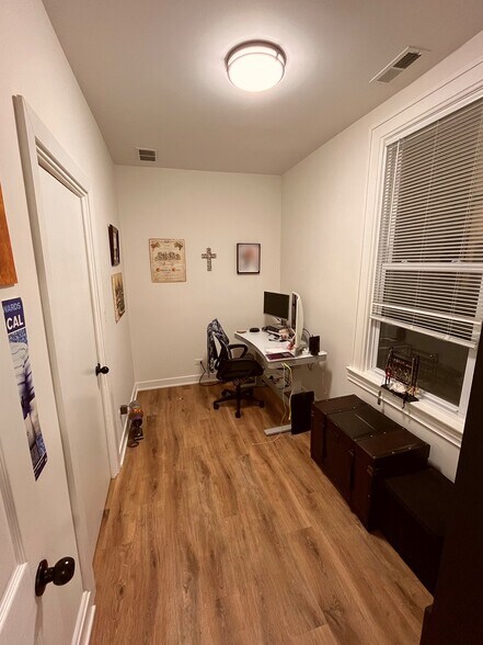 bedroom 3 furnished - 1518 W Augusta Blvd