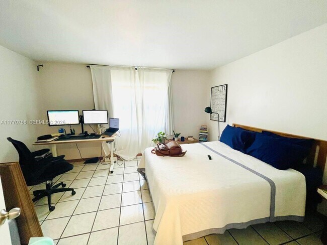 Building Photo - 1580 West Ave