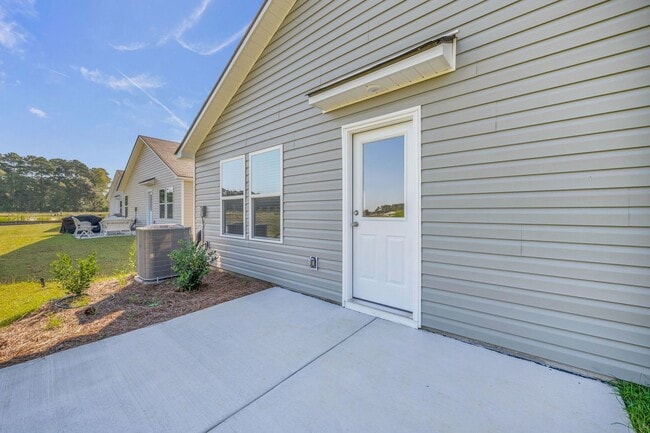 Building Photo - ***MOVE-IN SPECIAL*** $500 OFF OF YOUR FIR...