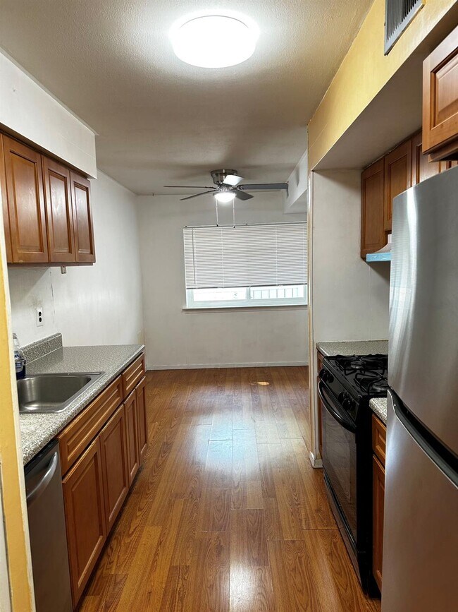 Building Photo - 154 Storm Dr