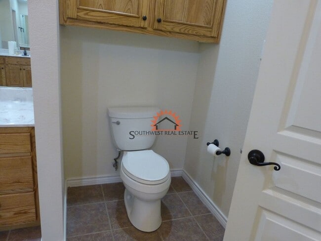 Building Photo - Stunning 4 bedroom 3 bath brick home with 5 car garage!