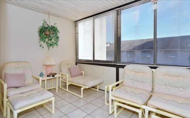 Building Photo - 1080 W Peppertree Ln