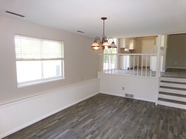 Building Photo - 4 Woodbine Ct
