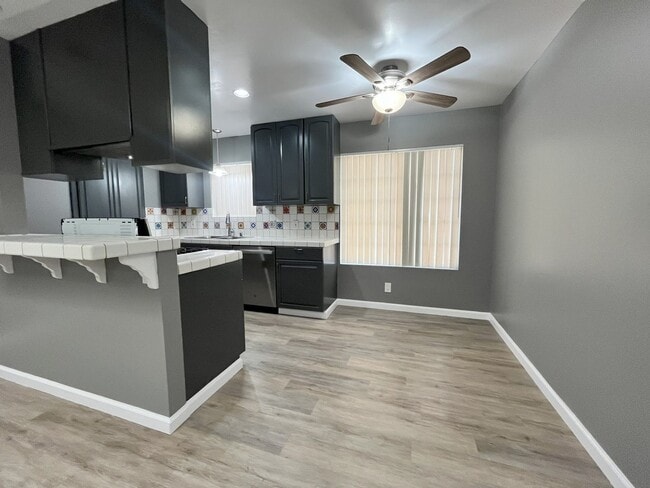 Building Photo - 2 BD 1 BA UPSTAIRS UNIT W/ ASSIGNED GARAGE...