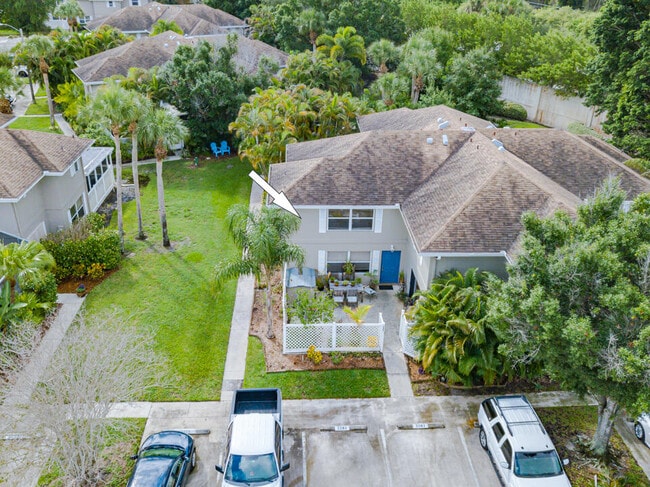 Building Photo - 3261 SW Sunset Trace Cir