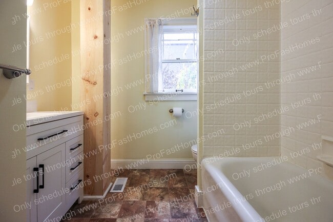 Building Photo - 5934 N Missouri Ave