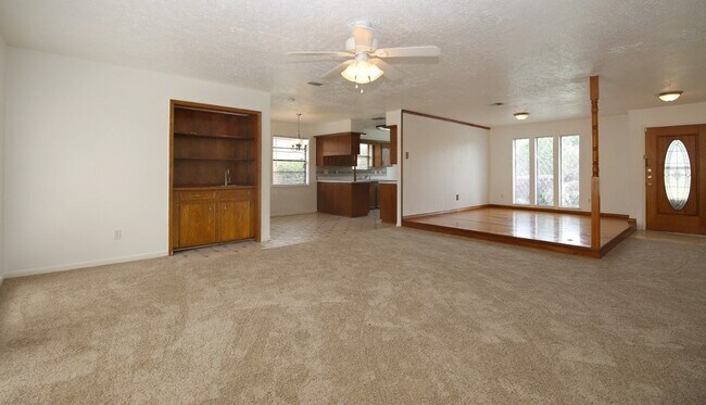 Building Photo - 11662 Sagewillow Ln