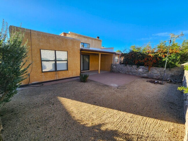 Building Photo - 2050 Pinecone Way