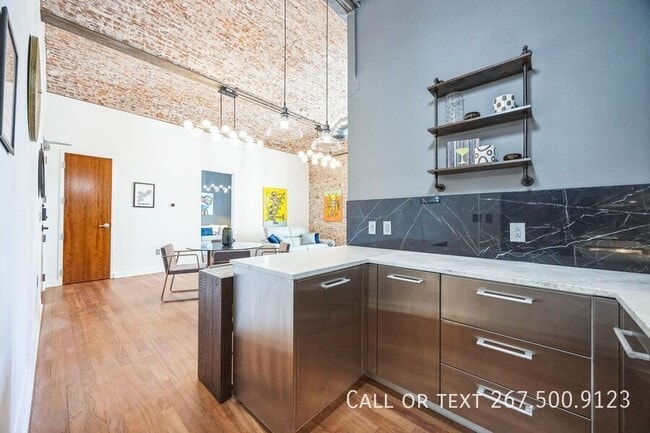 Building Photo - 105 S 12th St