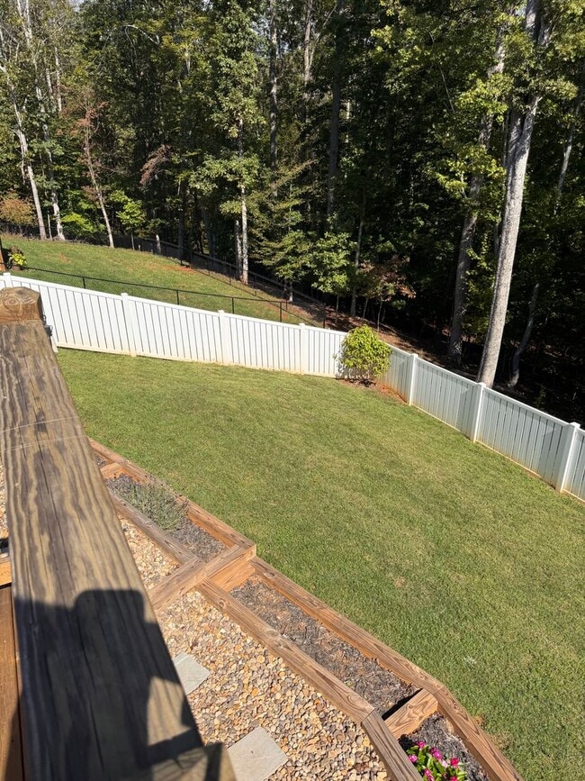 Building Photo - 3 Bedroom || 2 Bathroom Home in Forest