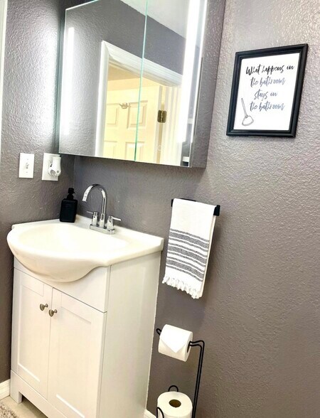 Building Photo - 2575 S Himes Ave