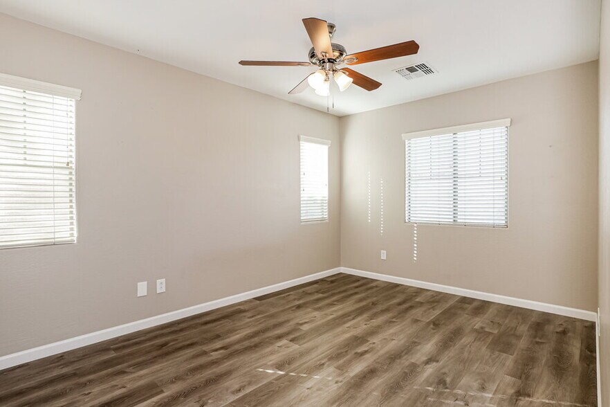 Building Photo - 10239 W Via Del Sol