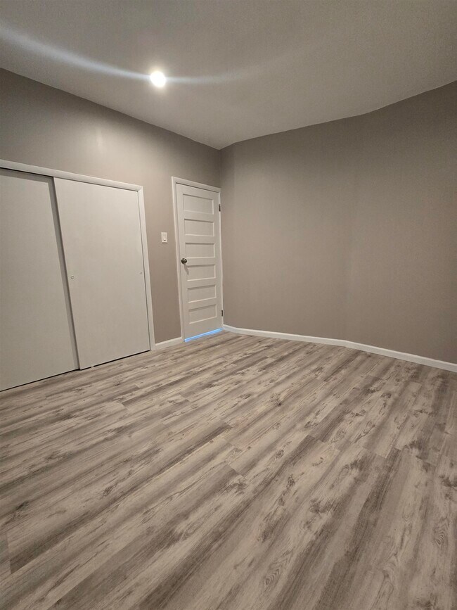 Building Photo - 6027 Monroe Pl