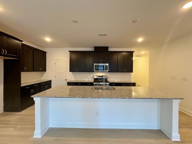 Building Photo - 2126 Maggie Vly Dr