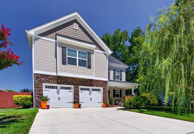Building Photo - "Spacious 5-Bed featuring TWO PRIMARY SUITES with a beautiful backyard oasis in Norfolk!"