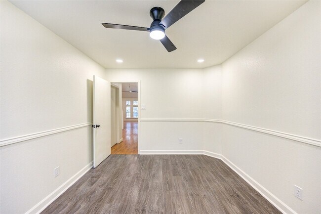 Building Photo - 16830 Scenic Gardens Dr