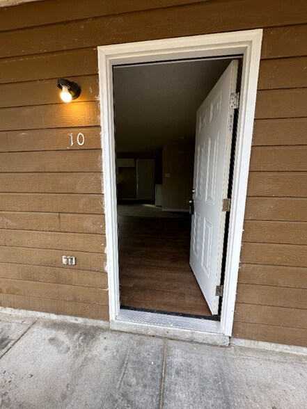 Building Photo - 112 Briarcreek Ln